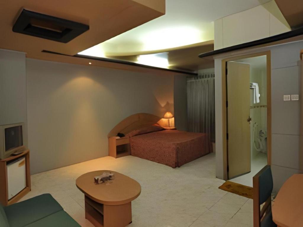 Hotel Tower Inn, Читагонг Екстериор снимка