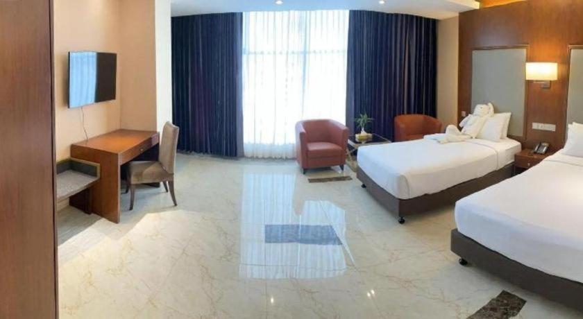 Hotel Tower Inn, Читагонг Екстериор снимка
