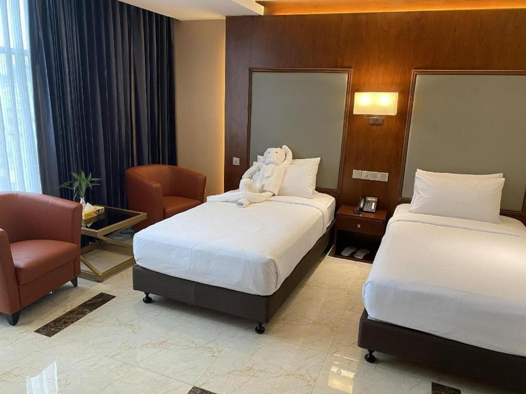 Hotel Tower Inn, Читагонг Екстериор снимка