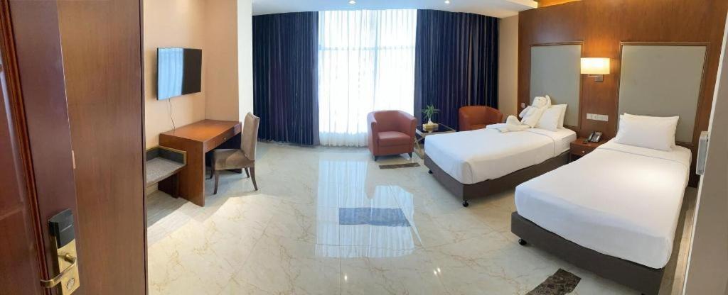 Hotel Tower Inn, Читагонг Екстериор снимка