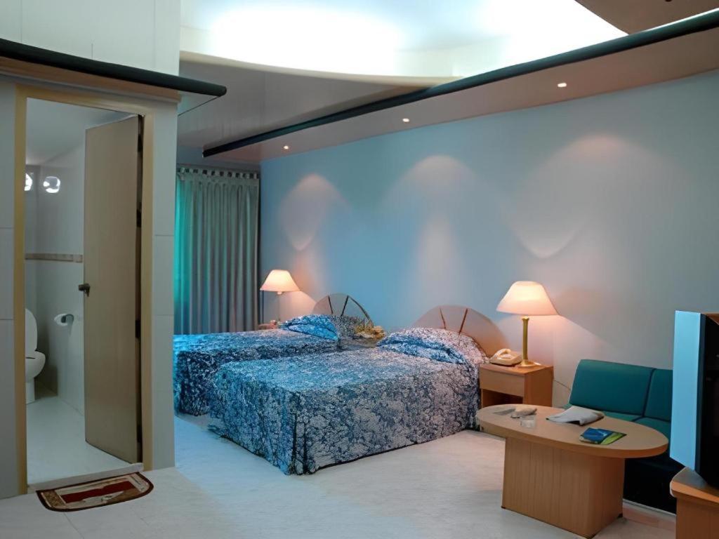 Hotel Tower Inn, Читагонг Екстериор снимка