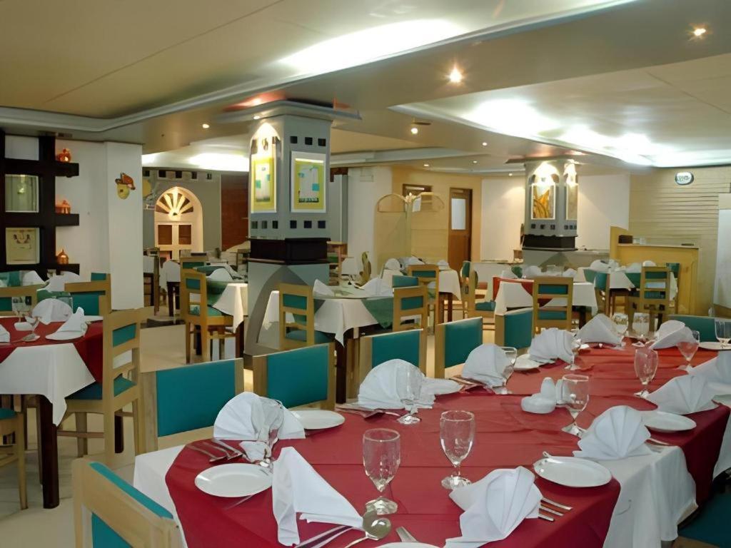 Hotel Tower Inn, Читагонг Екстериор снимка