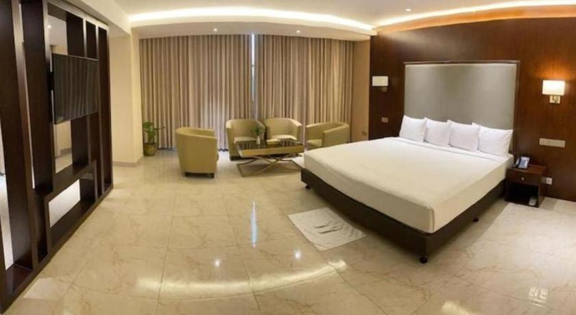 Hotel Tower Inn, Читагонг Екстериор снимка