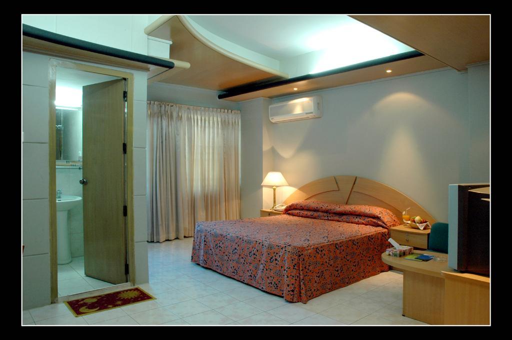 Hotel Tower Inn, Читагонг Екстериор снимка